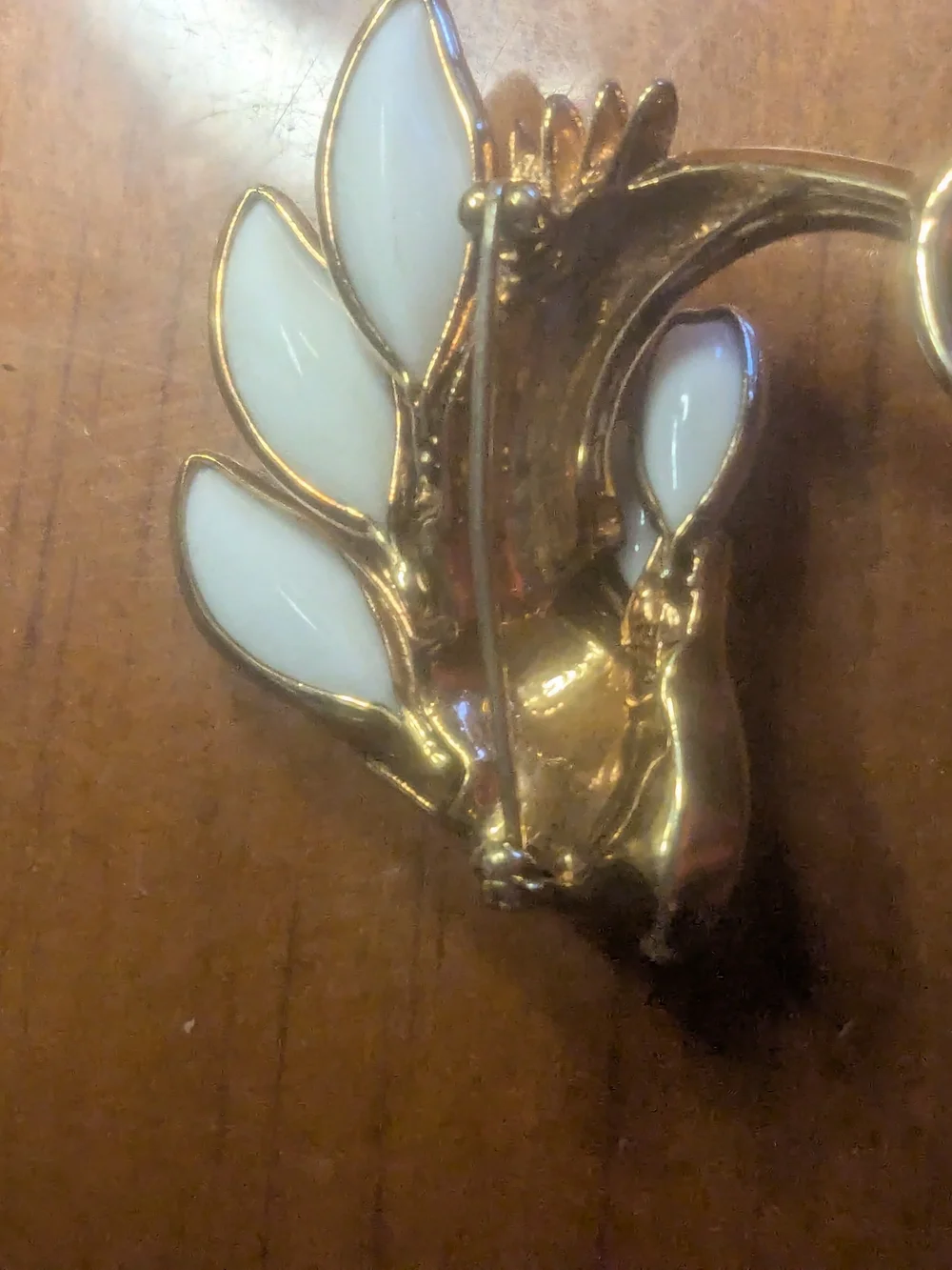 Alfred Philippe Trifari Fish Brooch with White Milk Glass Fins 50s Glam